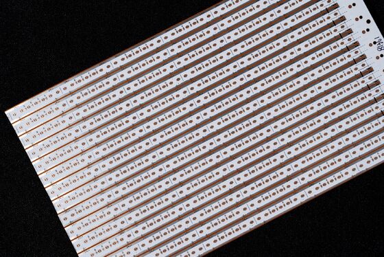 comprar Fabricante de tiras LED de grado industrial: FPC personalizado y SMT llave en mano para entornos hostiles Placa de circuito flexible Chip on FPC personalizada para luz de tira COB con placa de doble capa online manufacture