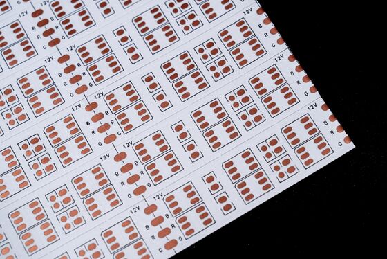 comprar Tabla LED de doble capa de 5050 de papel de cobre de alto rendimiento con clasificación de resistencia al agua IP65, ideal para aplicaciones de iluminación LED duraderas y flexibles que requieren fiabilidad y resistencia a la humedad. online manufacture